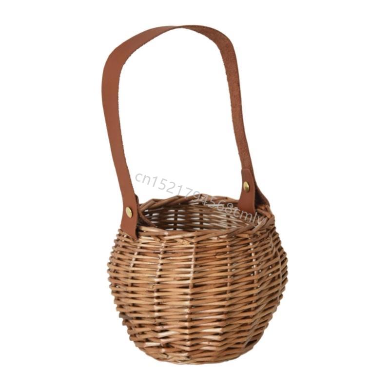 Traditional Wicker Basket Offering Durability And For Everyday Use In Shopping And Outdoor Activities 6XDE