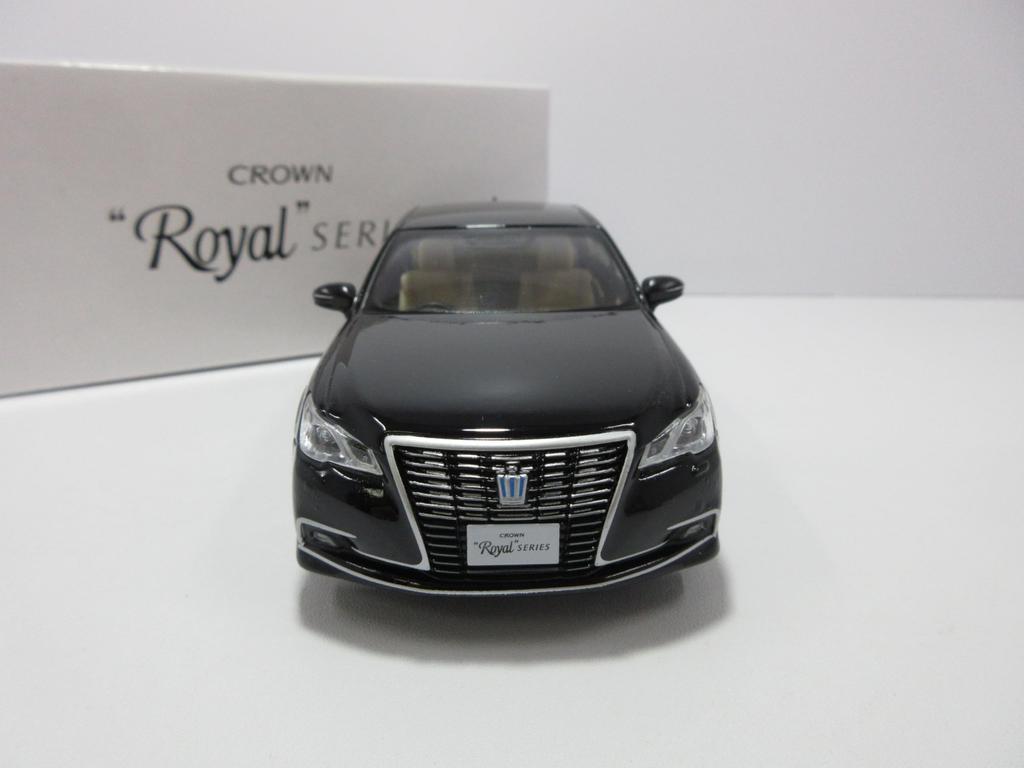 1/30 Crown Royal Royal Saloon 210 Series Late Model 202 Black Miniature Car Color Sample
