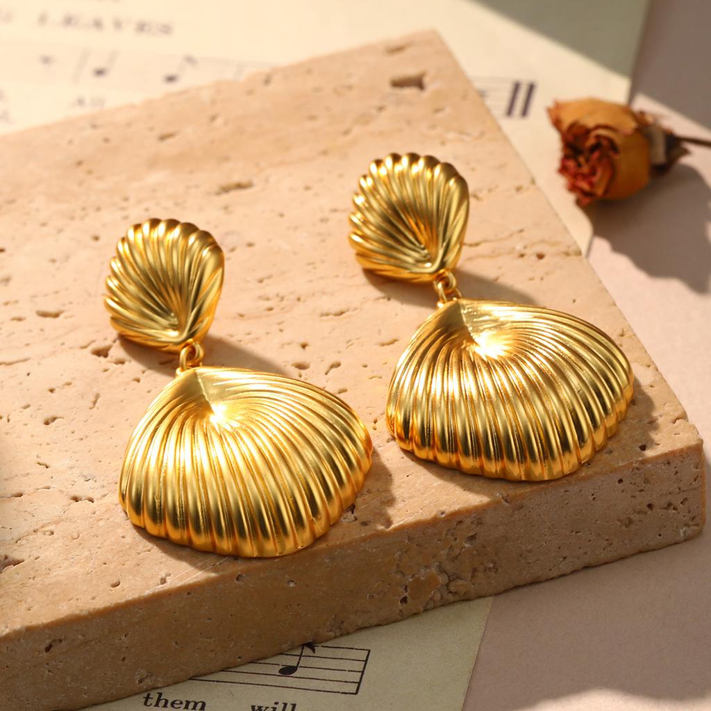 European and American retro hot-selling medieval vintage earrings copper gold-plated conch shell shape 925 silver needle earrings