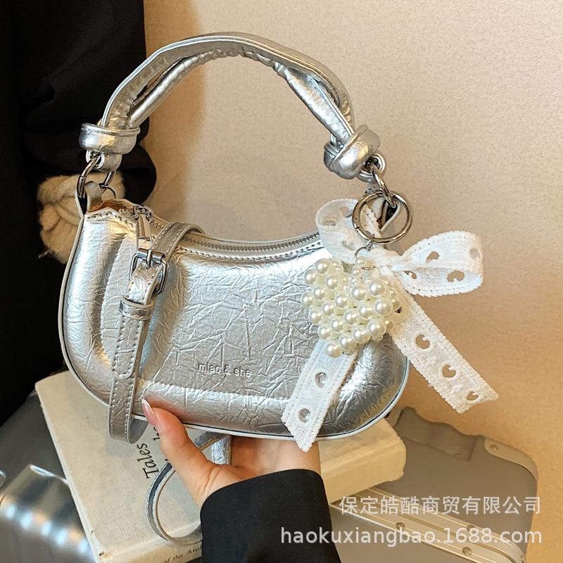 Advanced Sense of Foreign Style Small Bag Women 2025 New Fashion Versatile Messenger Bag Popular Popular Handbag Dumpling Bag