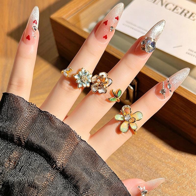 Heavy‑Craft Medieval Vintage Stack‑Wear Open Ring Chunjian Three‑Flower New Chinese Enamel Flower Zircon Adjustable Fashion Jewelry