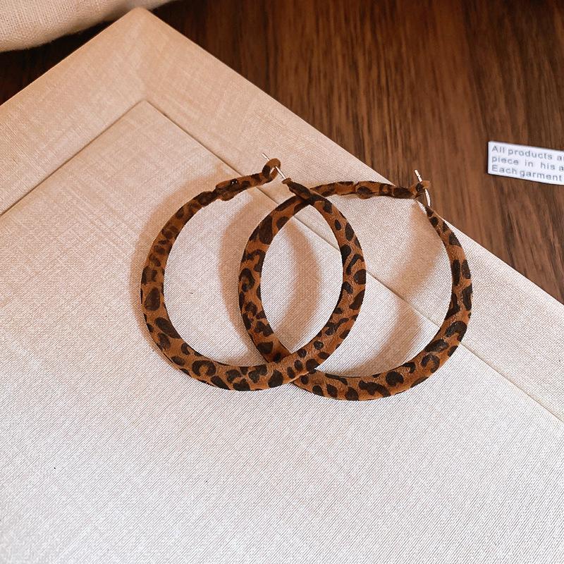 Hong Kong Style Real Gold Electroplated Leopard Print Circle Earrings Square Face Retro High-end Earrings Commuter Versatile Earrings Niche