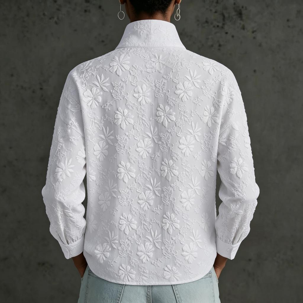 Blusa de Mujer con Estampado Floral, Manga Larga, Cuello Alto y Media Botonadura