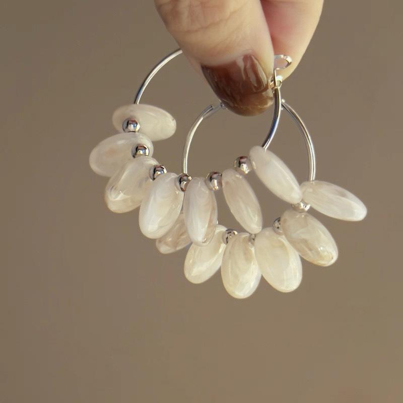 French Retro Silver Needle Round Flat Round Resin Fringed Earrings Light Luxury High-end Earrings Versatile Earrings