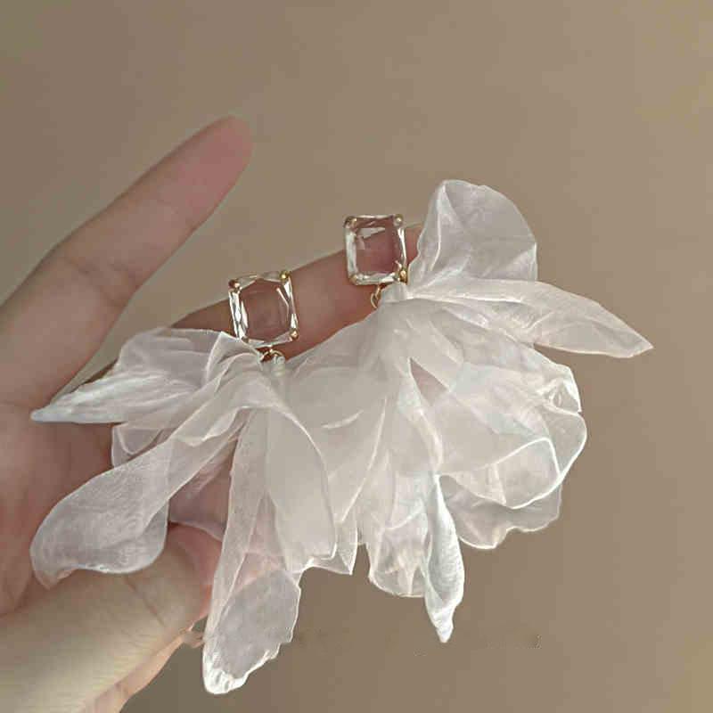 Silver needle French retro flower pearl fringed earrings personality sweet temperament stud earrings women