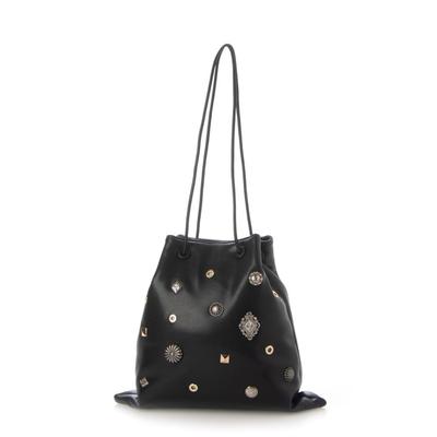 Schultertasche mit Nieten und geklebtem Design