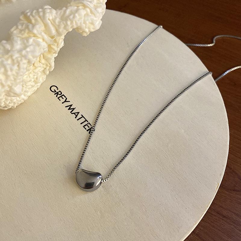 Butterfly Irregular Pearl Necklace Medieval Vintage Temperament Collarbone Chain Versatile High-end Jewelry