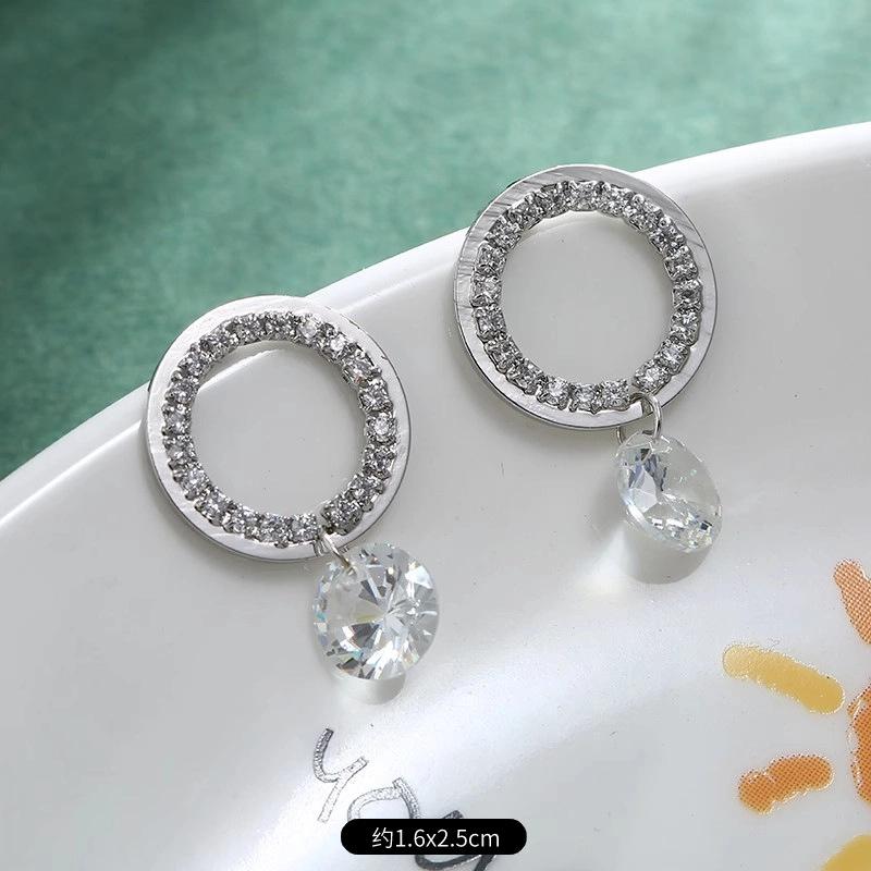 

Модные роскошные серьги-пусеты с сияющим кристаллом циркония, длинные, женственные, с темпераментом, универсальные, для вечеринок, простые, персонализированные, ювелирные украшения для ушей