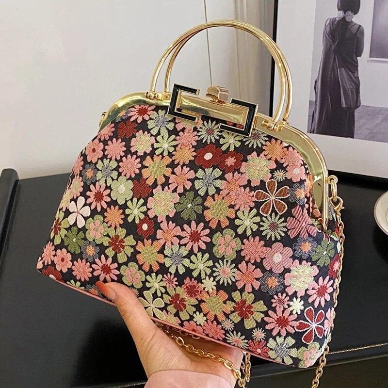 2026 New Vintage Women Original Handmade Chain Shoulder Bags Wedding Top Handle Totes Lady Lock Shell Clip Flower Small Handbags