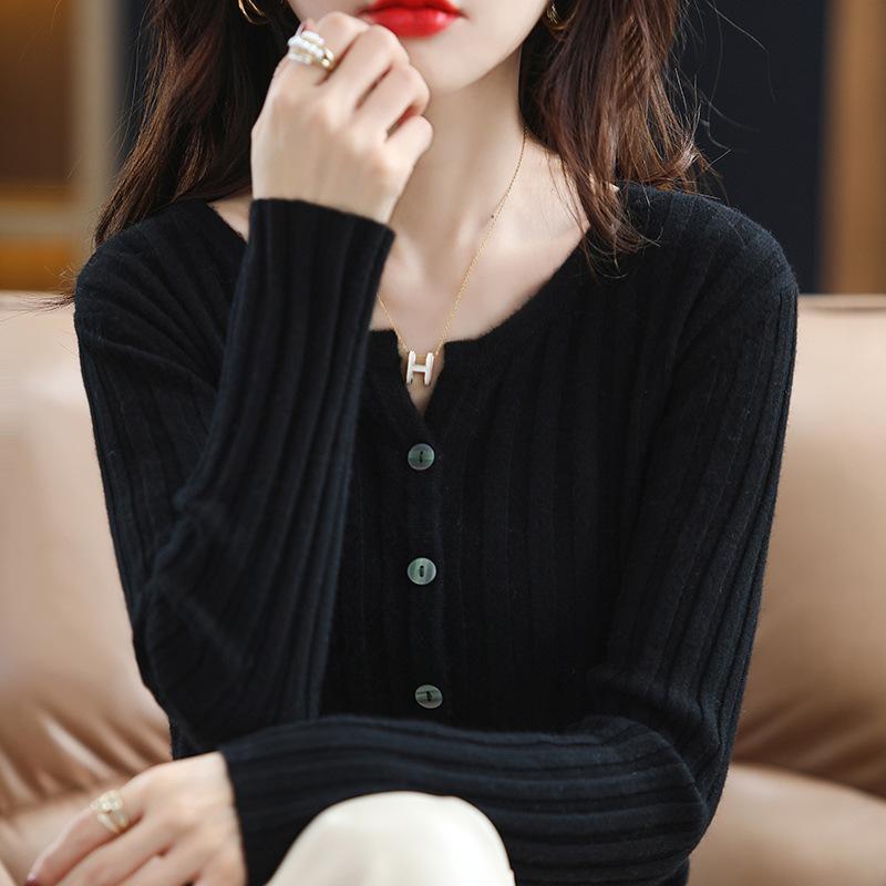 Pullover mit Rundhalsausschnitt für Damen im Frühling und Herbst Neuer modischer und vielseitiger Stil Einfarbige Strickjacke Jacke Oberteil