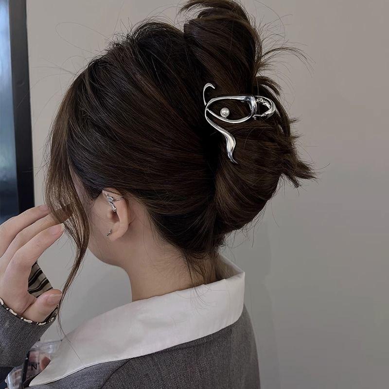 Clips de păr metalic elegant cu formă de rechin: Accesoriu de păr elegant, de înaltă calitate, pentru femei