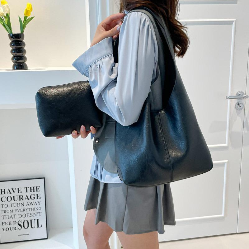 

Underarm bag women s new autumn simple and versatile shoulder bag oil wax leather large-capacity tote bag чорний