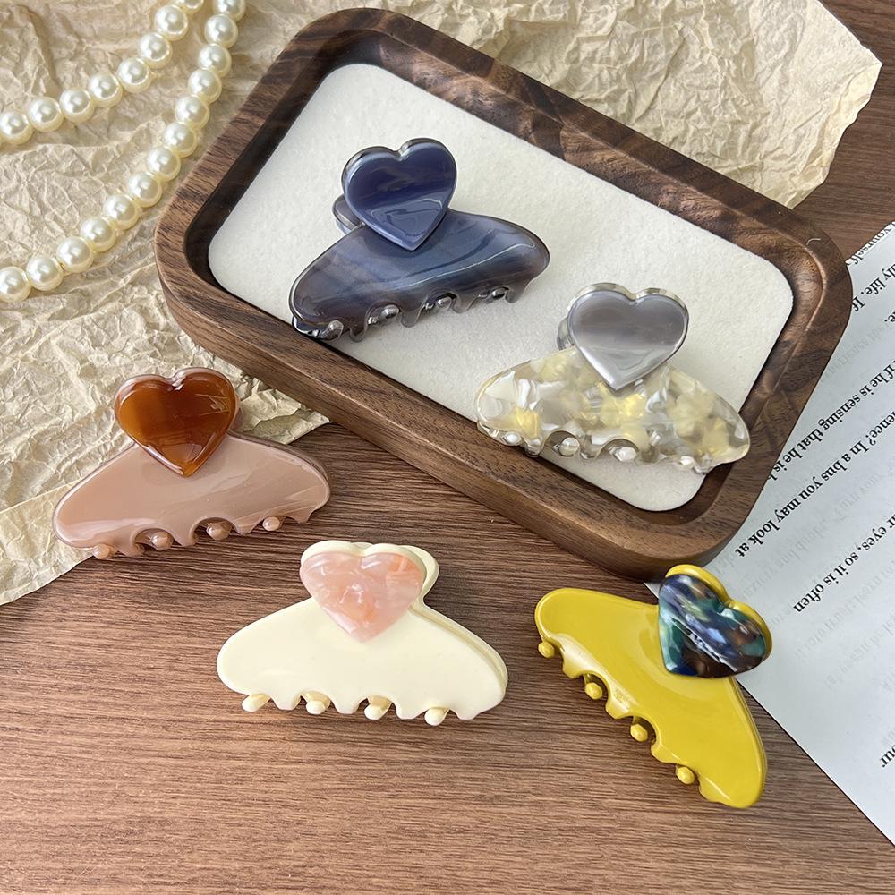 

Korean Style Heart Claw Clip: Elegant Acetate Updo and Bang Clip Hair Accessory