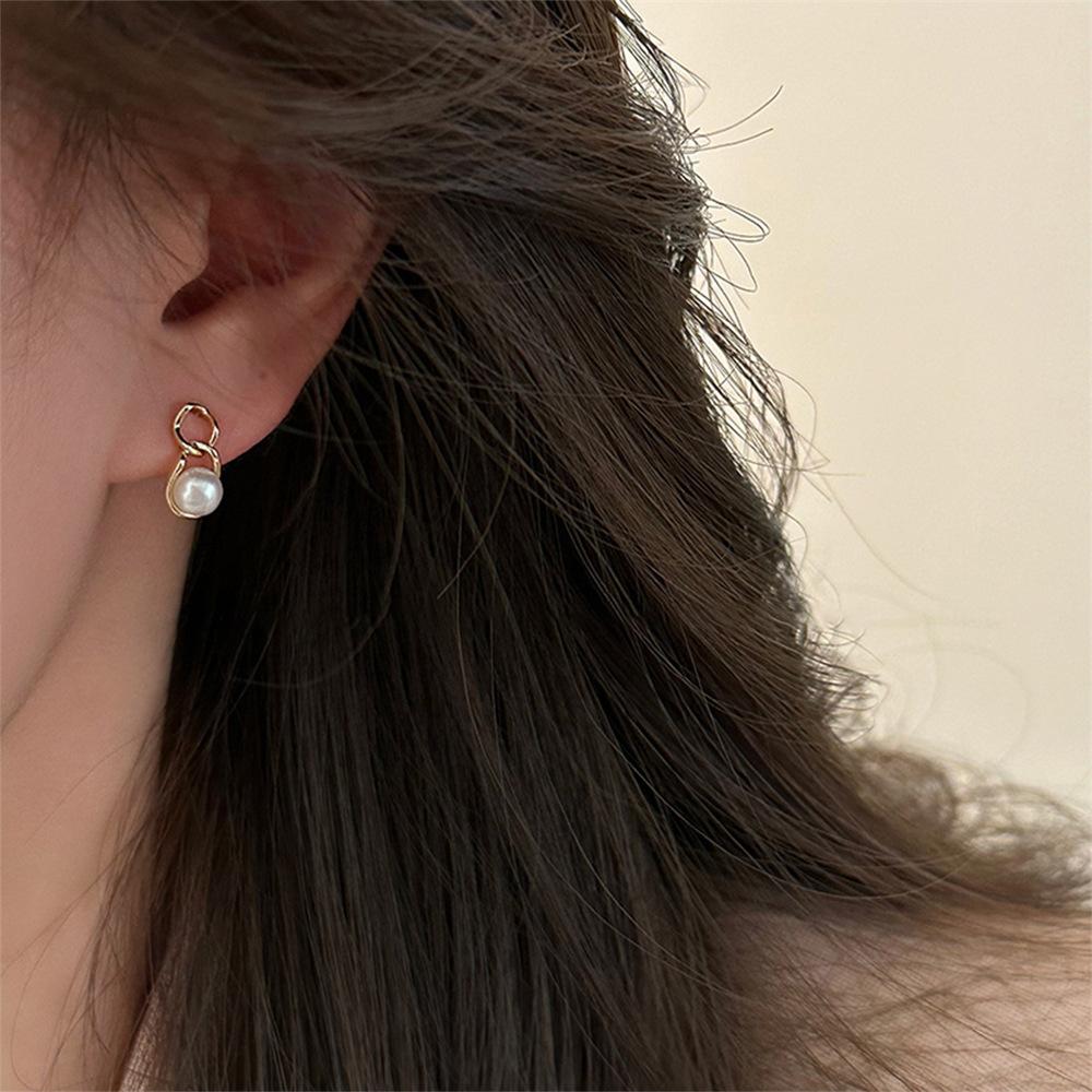 Серьги-гвоздики с жемчужной цепочкой, легкая роскошь, нишевый дизайн, серьги с уникальным темпераментом, универсальные серьги