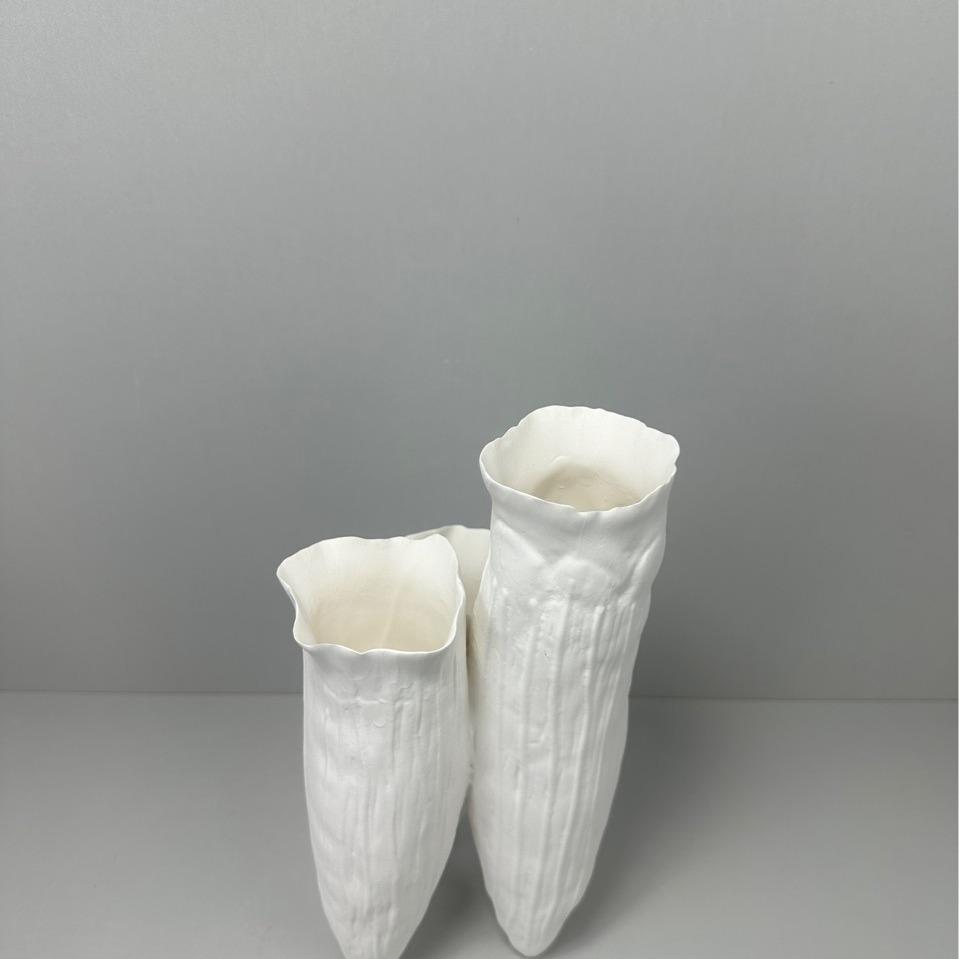 Ceramic Vase Abstract Coral Reef Triangular Shape Abstract Handicraft Desktop Storage Container Flower Vase Home Decoration