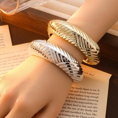 Irregular Striped Open Bracelet, High-End Fashion Exaggerated Bracelet, Women'S High Color Retention Bracelet, Bracelet, Bracelet, Jewelry.