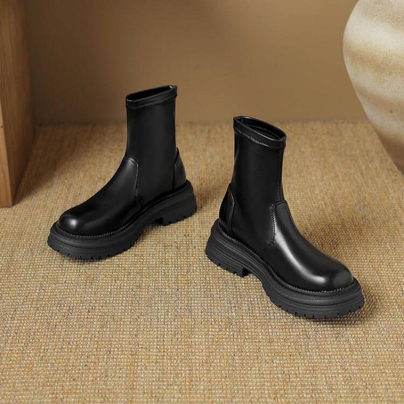 Korean Version of Medium Heel Large Size Thick-soled Knight Boots Women's Comfortable Round Head Sleeve Leather Boots Autumn and Winter New Square Hee