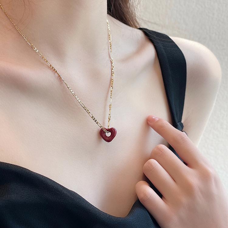 Titanium Steel Simple Retro Enamel Heart Necklace Fashionable Commuter Three-Dimensional Love Pendant Stainless Steel Collarbone Chain