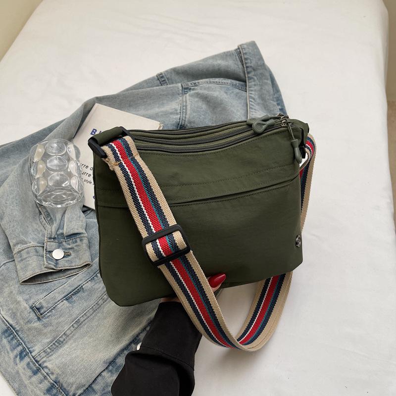 Korean version of fashion women's niche design small square bag 2025 new trend lightweight shoulder messenger bag daily small bag