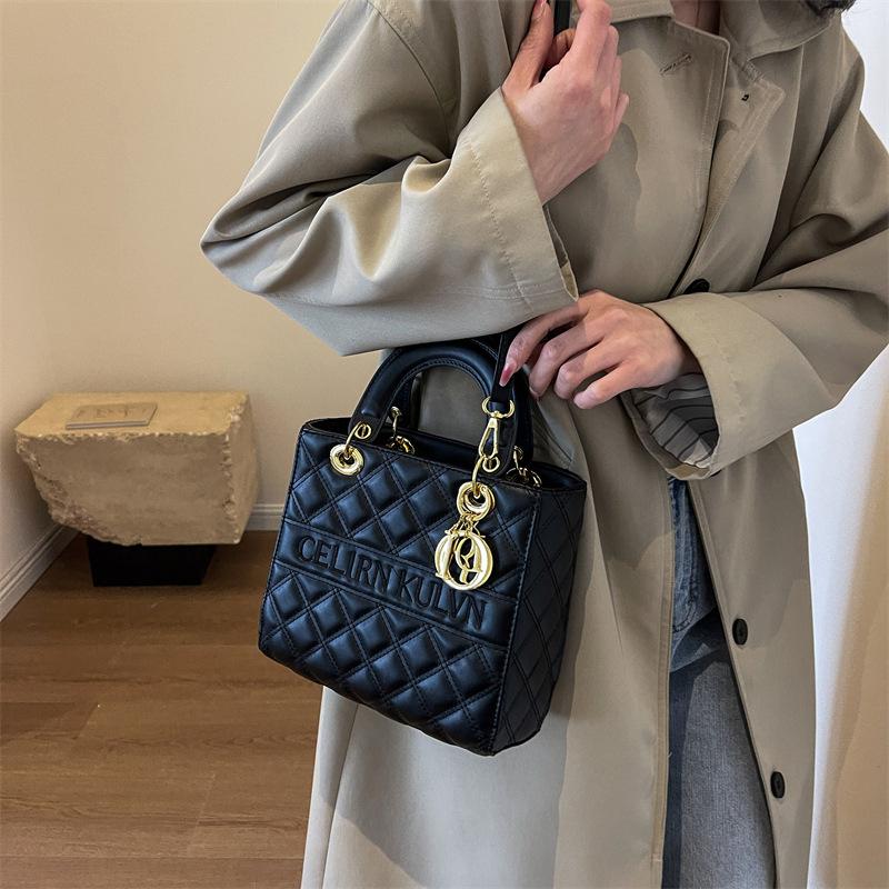 New Style Bags with A High End Look Also New Style Versatile and Popular Quilted Handbags for Cross Body and Single