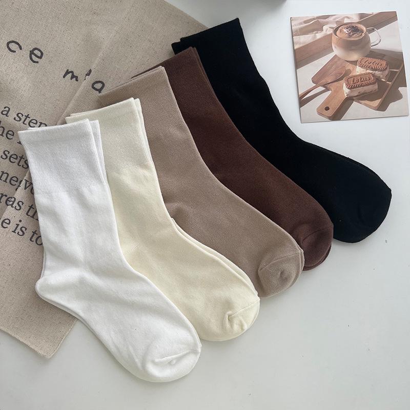 Women's Autumn-Winter Loose Fit Mid-Calf Anti-Pilling Cotton Socks in Solid Colors