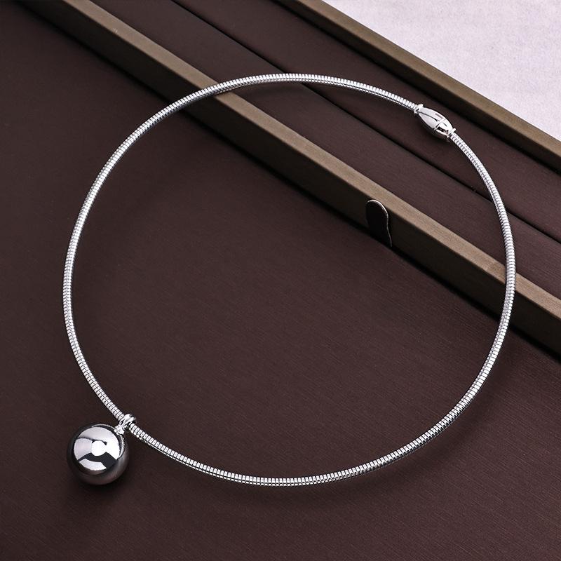 Magnetic Ball Collar Necklace: Niche Design, Female Clavicle Chain, Hip-Hop Personality.