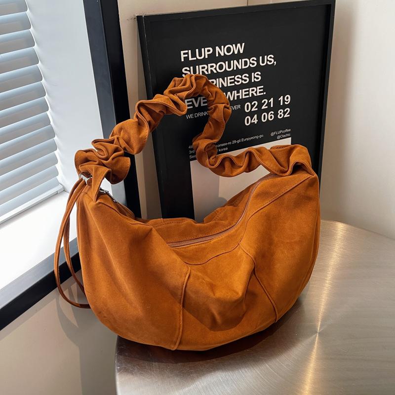Crossbody Bag Women 2025 New Pleated Cloud Bag Retro Velvet Dumpling Bag Casual Large Capacity Shoulder Bag Tide