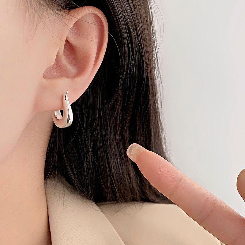 Simple Niche Design Photosensitive Surface U-shaped Earrings Ins Fashion Personalized Earrings New Style