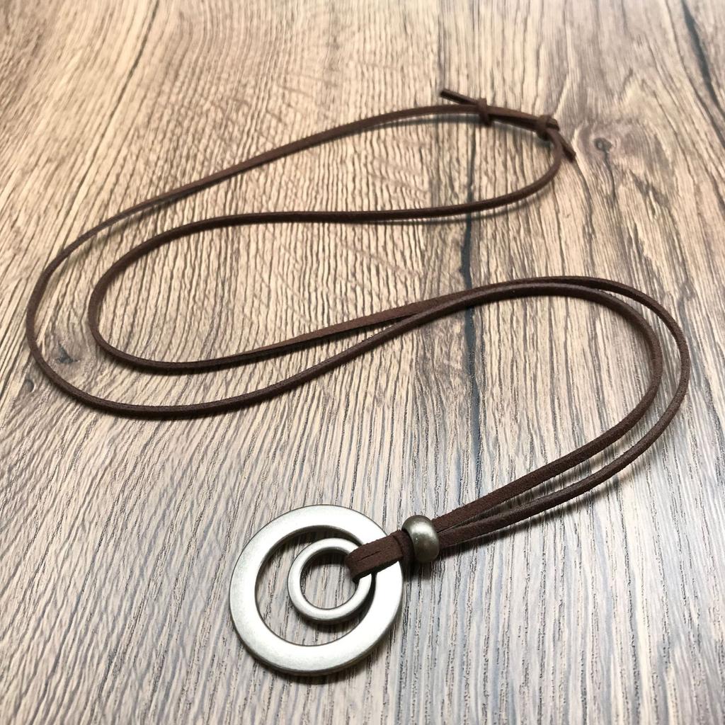Minimalistisches Vintage-Stil Unisex-Halskette, Geometrischer Runder Form Legierung Anhänger, Silberfarben, Modeschmuck für Männer a