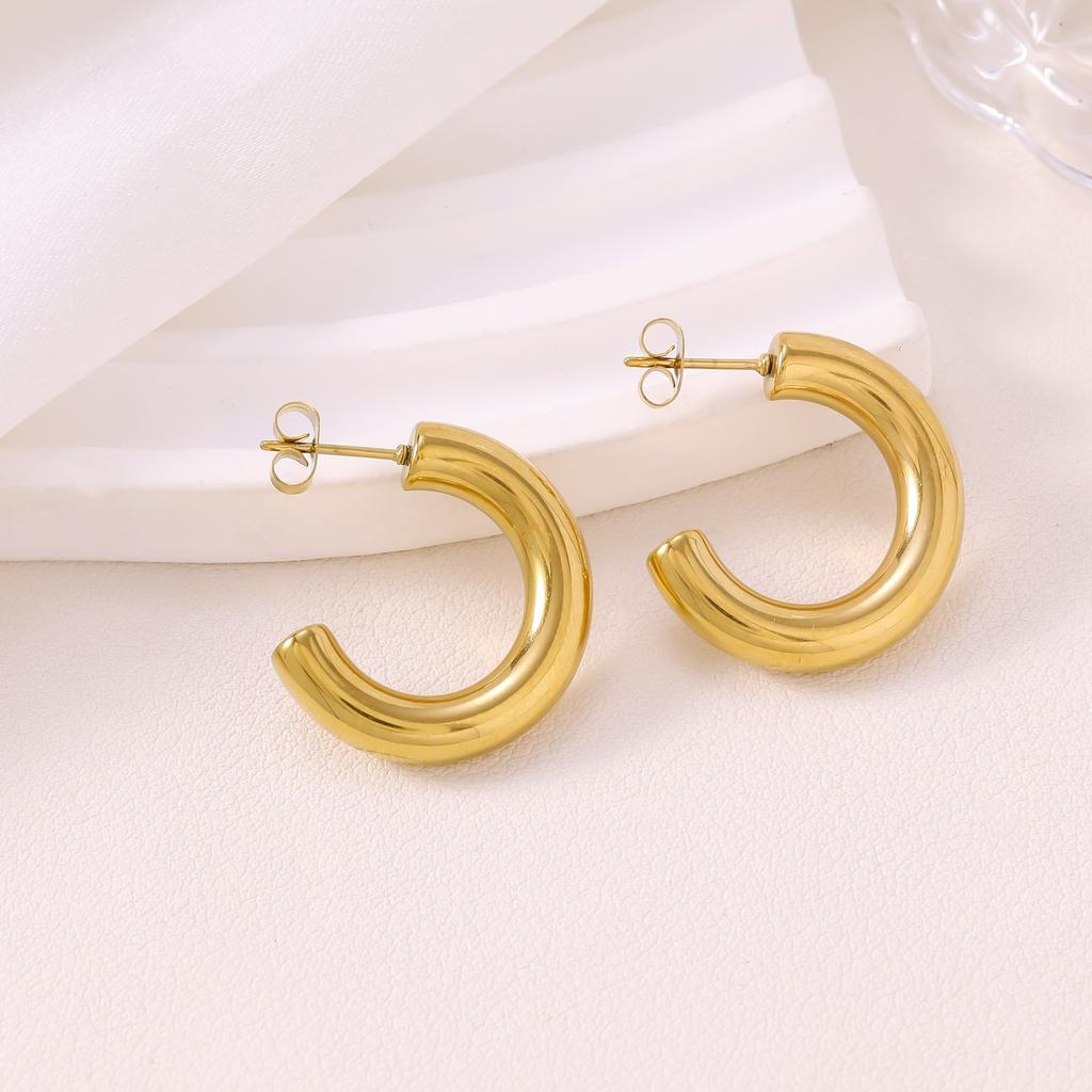 European and American stainless steel C-shaped earrings, high-end fashion and versatile earrings, temperament trend INS stainless steel stud earrings