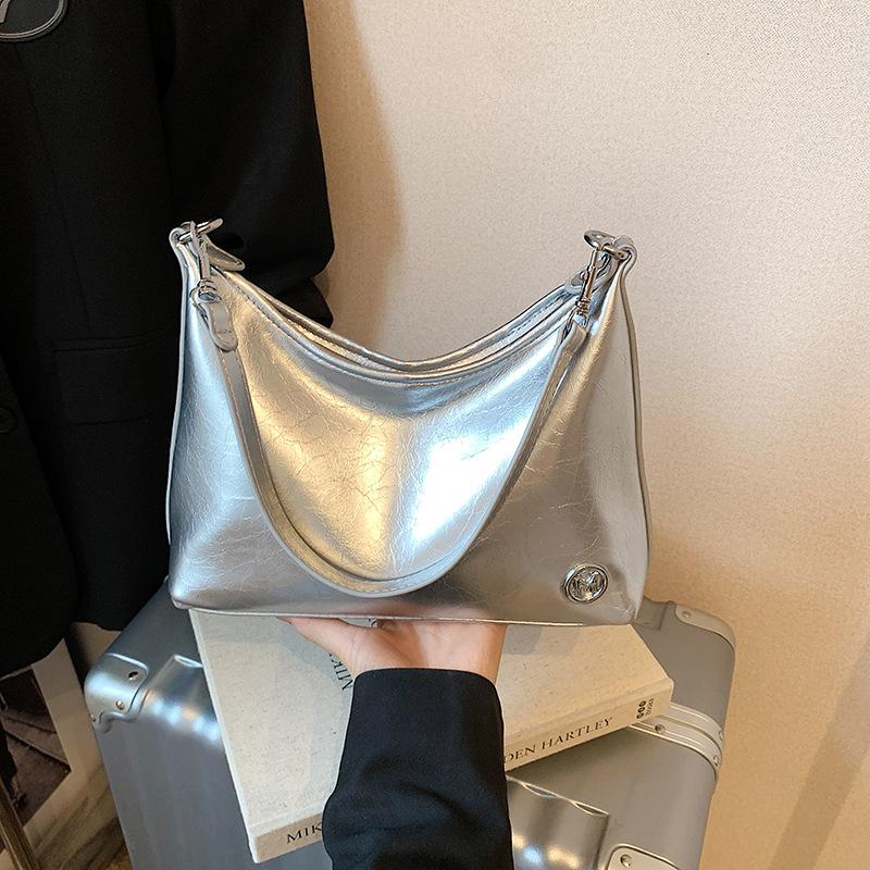 Summer new shoulder armpit bag fashionable and simple versatile oil wax leather messenger women's bag tote bag