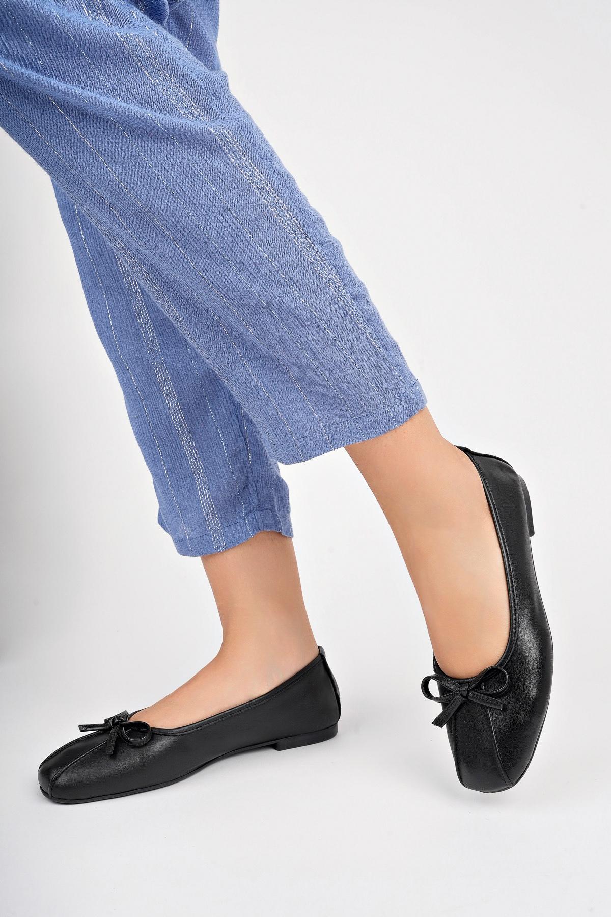 

Черная женская кожаная повседневная обувь из натуральной кожи 36