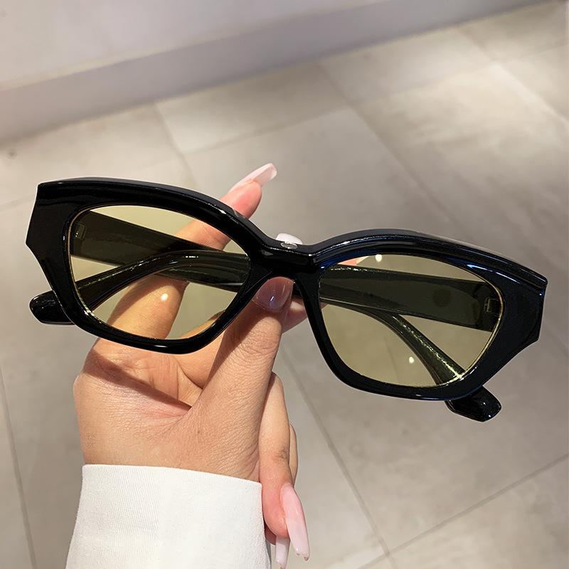 Vintage Fashion Small Frame Cat Eye Sunglasses Women For Men Trend Pink Sun Glasses Punk Luxury Brand Designer Retro Sexy Shades