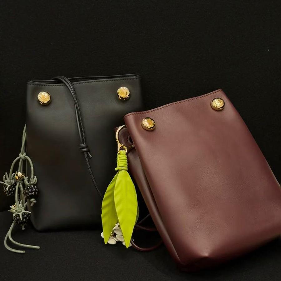 Amora Framboesa Amora Preta Tomate Pingente de Couro para Bolsas Femininas Decoração de Moda Pingente Acessórios para Pendurar na Bolsa