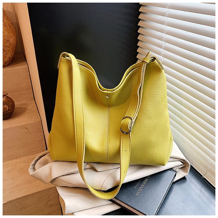 Large capacity slack underarm bag women's new shoulder messenger tote bag commuter bucket big bag