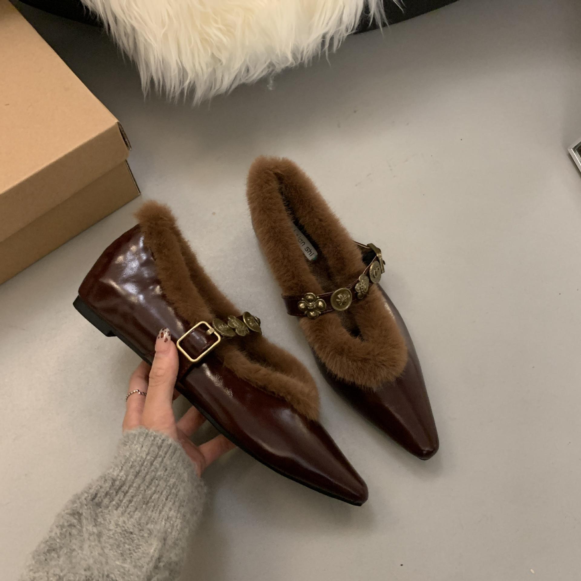 

Мода 2024 Зима Новые Женские Остроносые Туфли-лоферы на Толстом Каблуке с Заклепками Ретро Британский Стиль Теплые Повседневные Слипоны Массивная Обувь Женская Обувь 42 красный