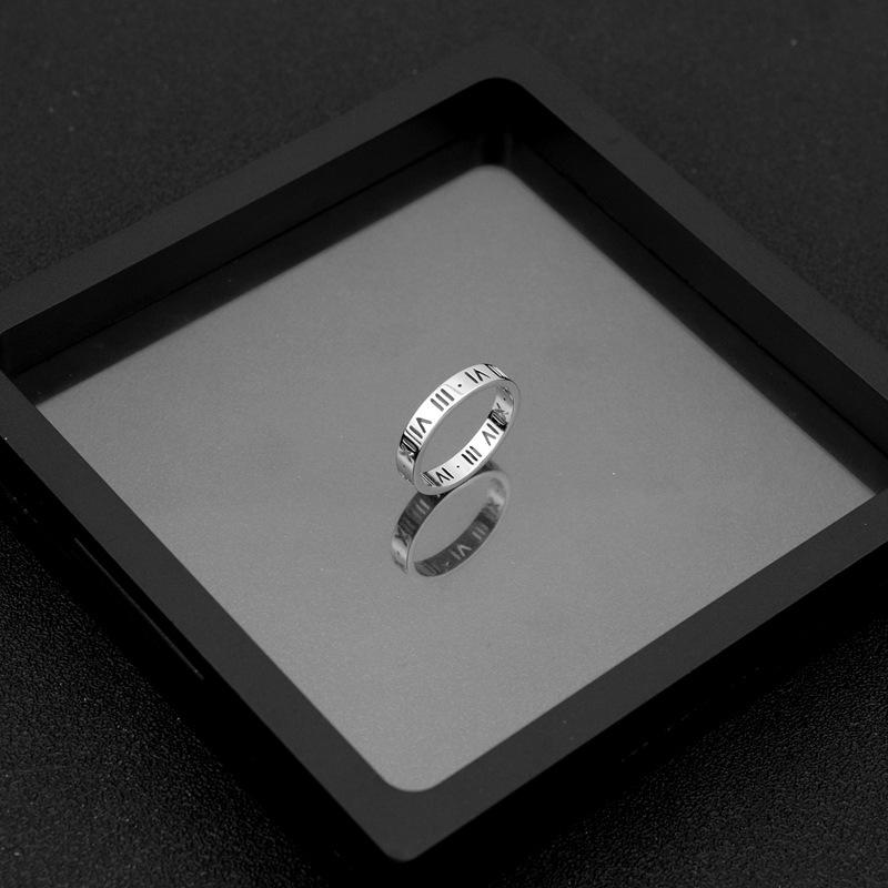 

Европейско-американские полые цифровые кольца: Высококачественная, невыцветающая титановая сталь для мужчин и женщин, стиль унисекс. Size 9