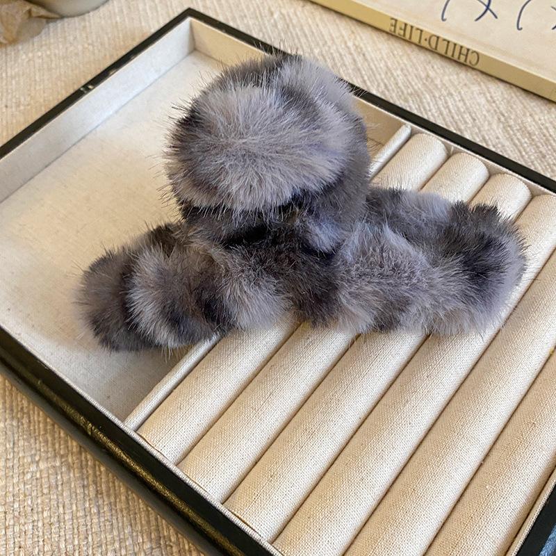 

1pc Plush Leopard Print Claw Clip, Exquisite Rear Scalp Hairdressing Shark Clip, Large Size Hairip for Thick Hair.