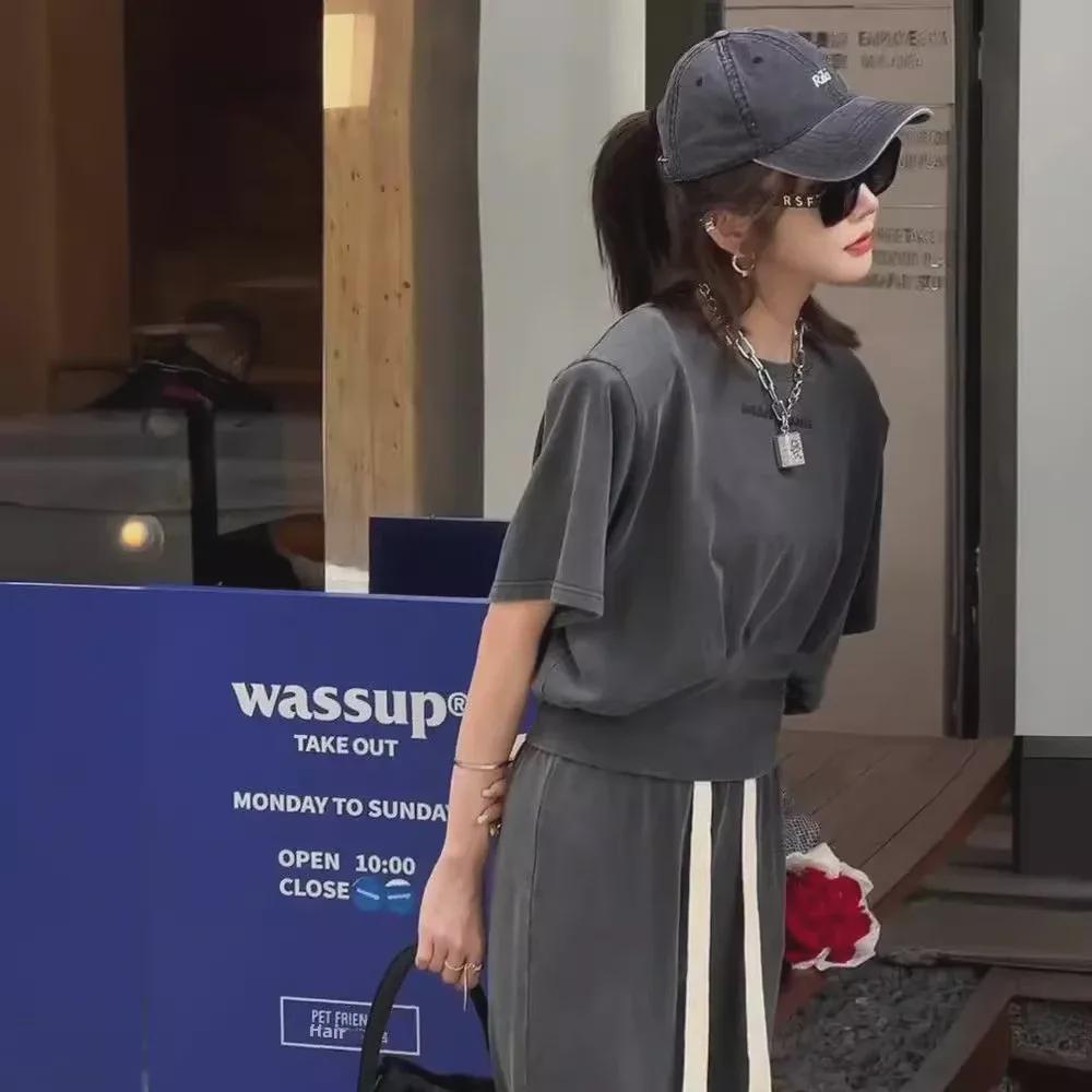 Trendy Dámská dvoudílná letní sportovní souprava: Přiléhavé tričko a kalhoty se širokými nohavicemi