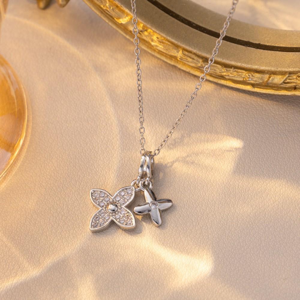 Elegant Double Four-Leaf Clover Necklace for Women - Trendy, Non-Fading Clavicle Chain