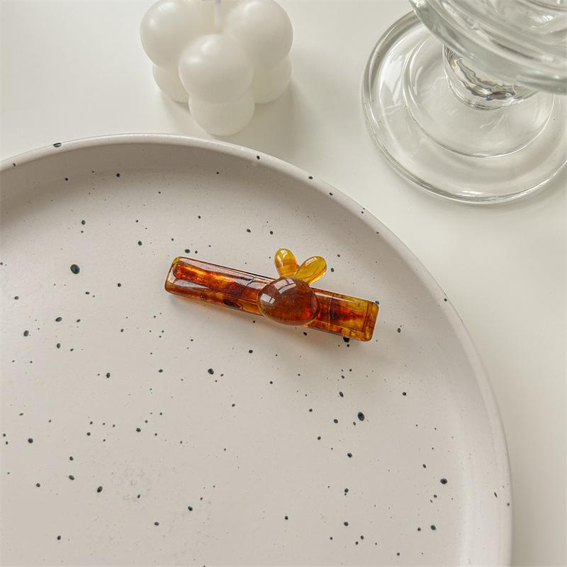 

Солодка ацетатна шпилька для волосся з кроликом: Мила шпилька-качкодзьоб для чубчика для дівчаток - Японський та Корейський стиль кавовий