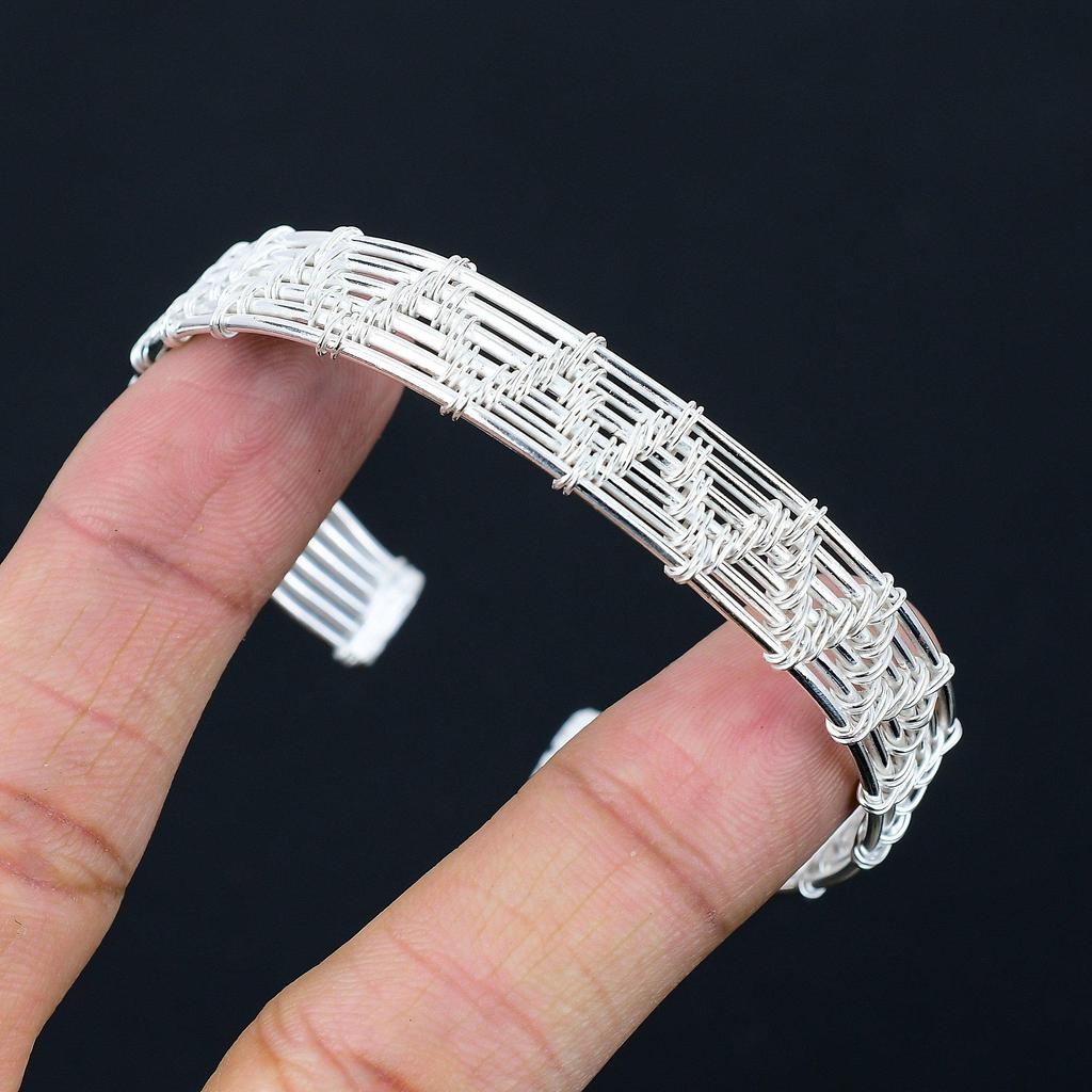 Designový náramek z postříbřeného měděného drátu pro ni