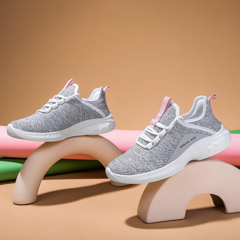 Summer New Breathable Casual Shoes Soft Sole Light Running Shoes Mesh Breathable Sneakers