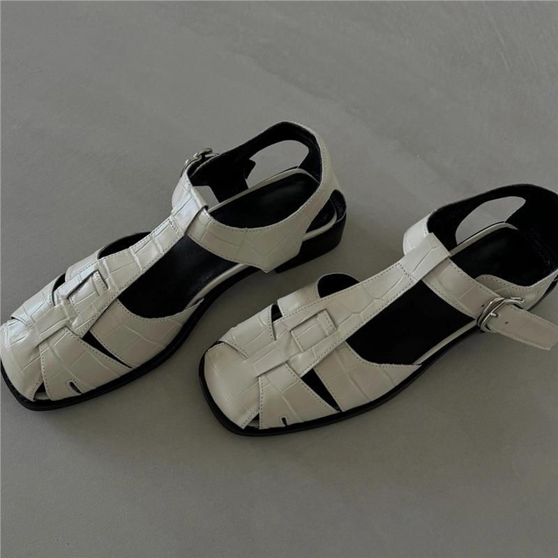 Punkt zweites Haar! Mode vielseitig neue quadratische Kopf gewebte hohle Tasche Kopf flache Römersandalen Damen Schweinekäfigschuhe Sommer