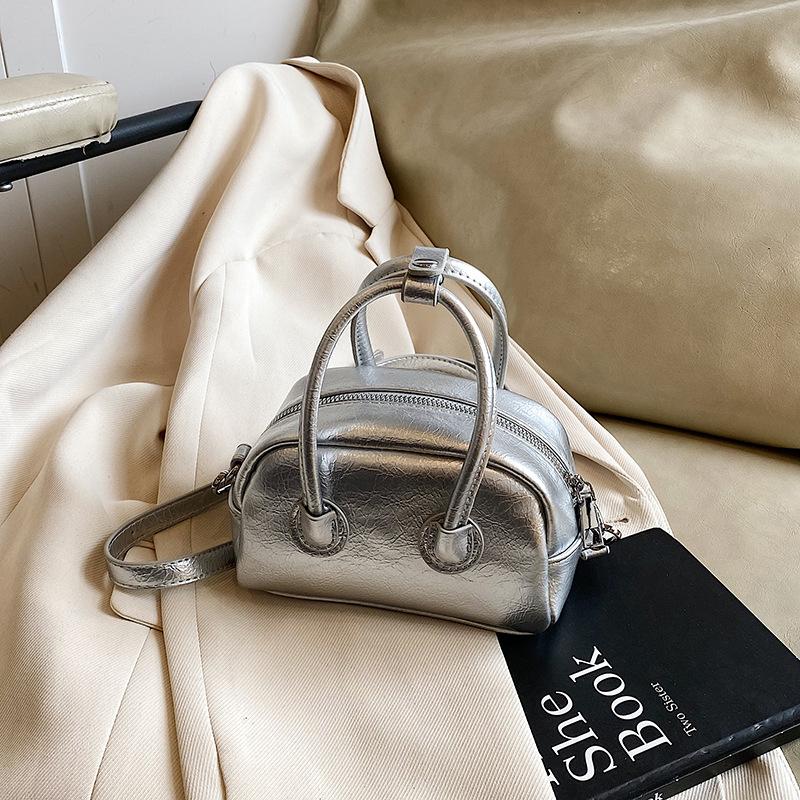 

Summer Korean version of fashion portable small bag women 2025 new simple small square bag versatile bowling messenger bag серебряный