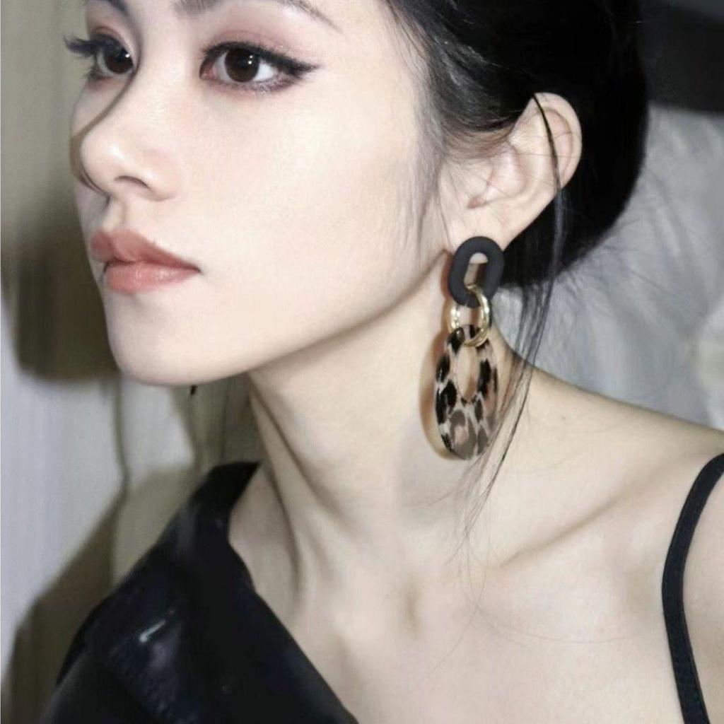 Zveličené Retro Náušnice s Geometrickým Kruhem a Leopardím Vzorem - Vysoce Módní pro Výrazný, Stylový Vzhled