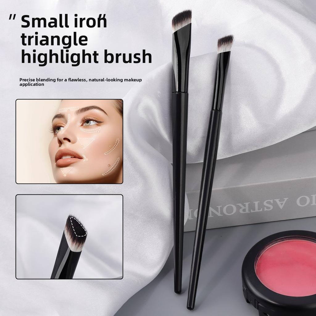 Small iron, concealer brush, highlight brush, oblique head, triangular grooming makeup brush, face brightening, tear groove brush, makeup brush.