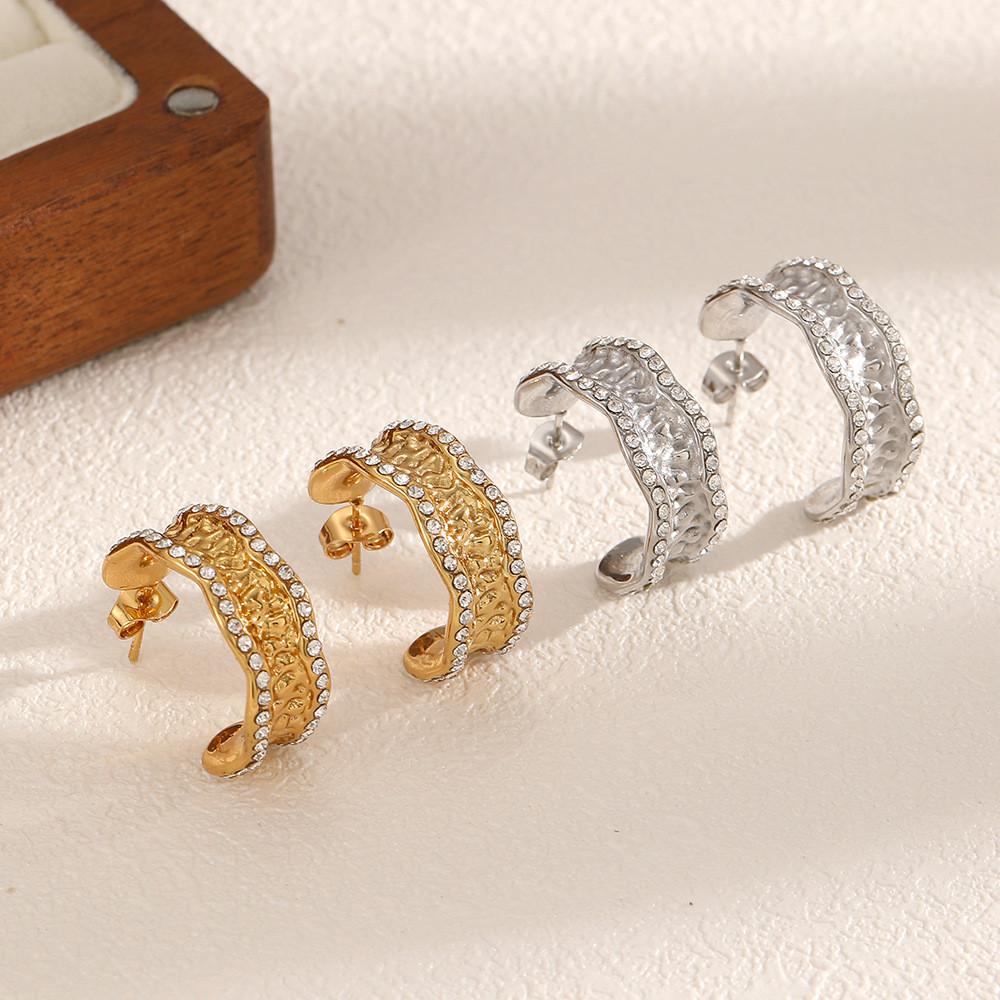Geometrische Ohrringe aus Edelstahl mit Strass und texturiertem Design für Damen
