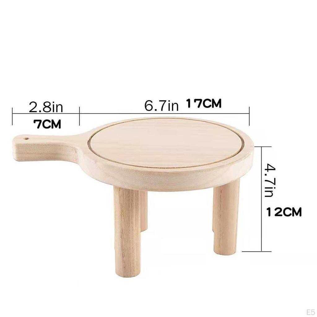 А також дерев'яну вітрину та стелаж для внутрішнього входу