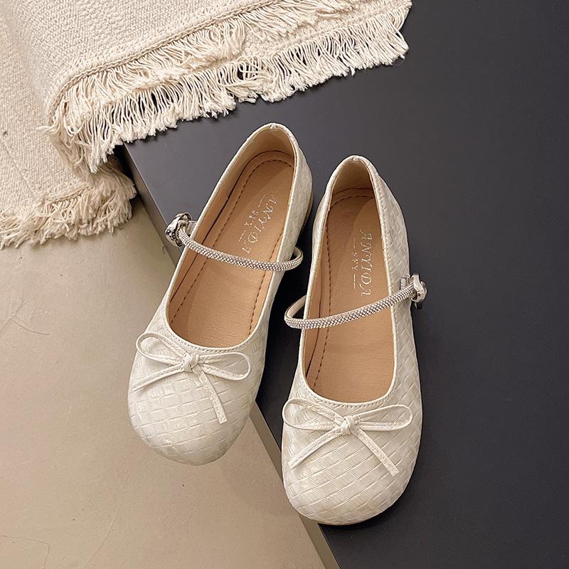 

French retro versatile skirt thick heel small leather shoes women s 2025 new summer shallow mouth Mary Jane single shoes 40